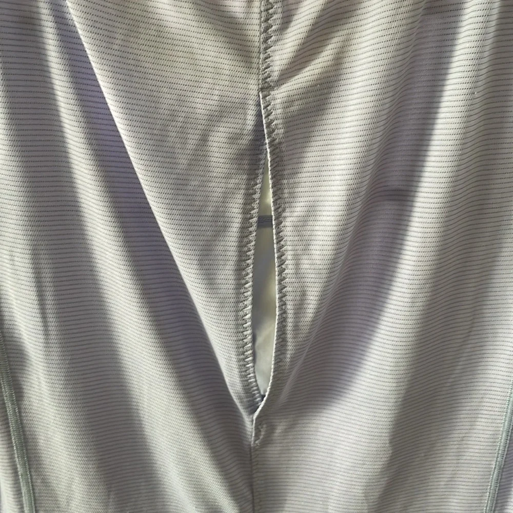 Lululemon run fast track light purple top in size medium - Picture 7 of 9